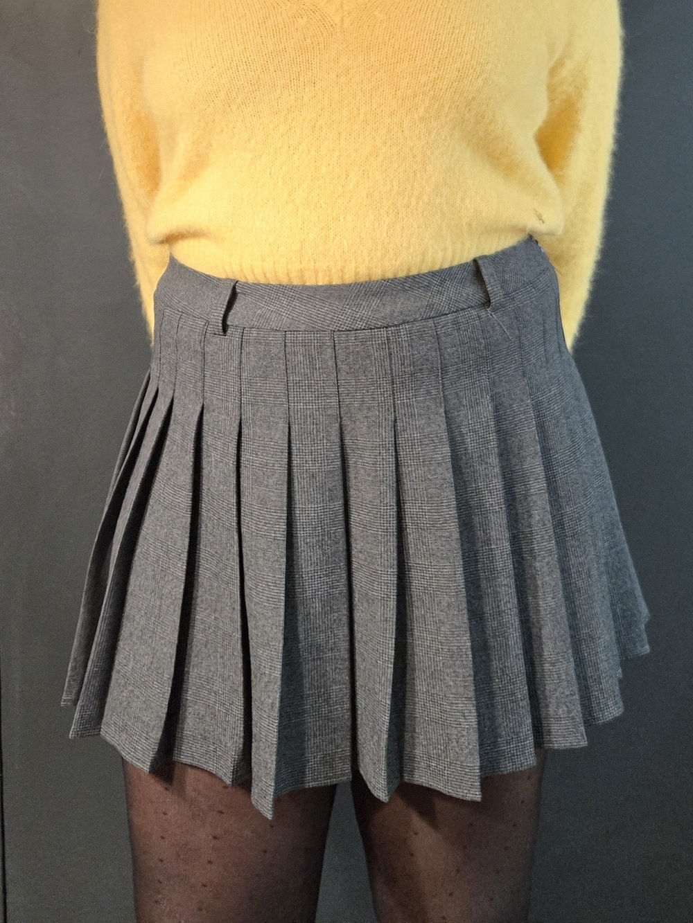 h&m | pleated mini skirt | plaid | uniform | grey | trend | size: us 18 - Picture 2 of 4